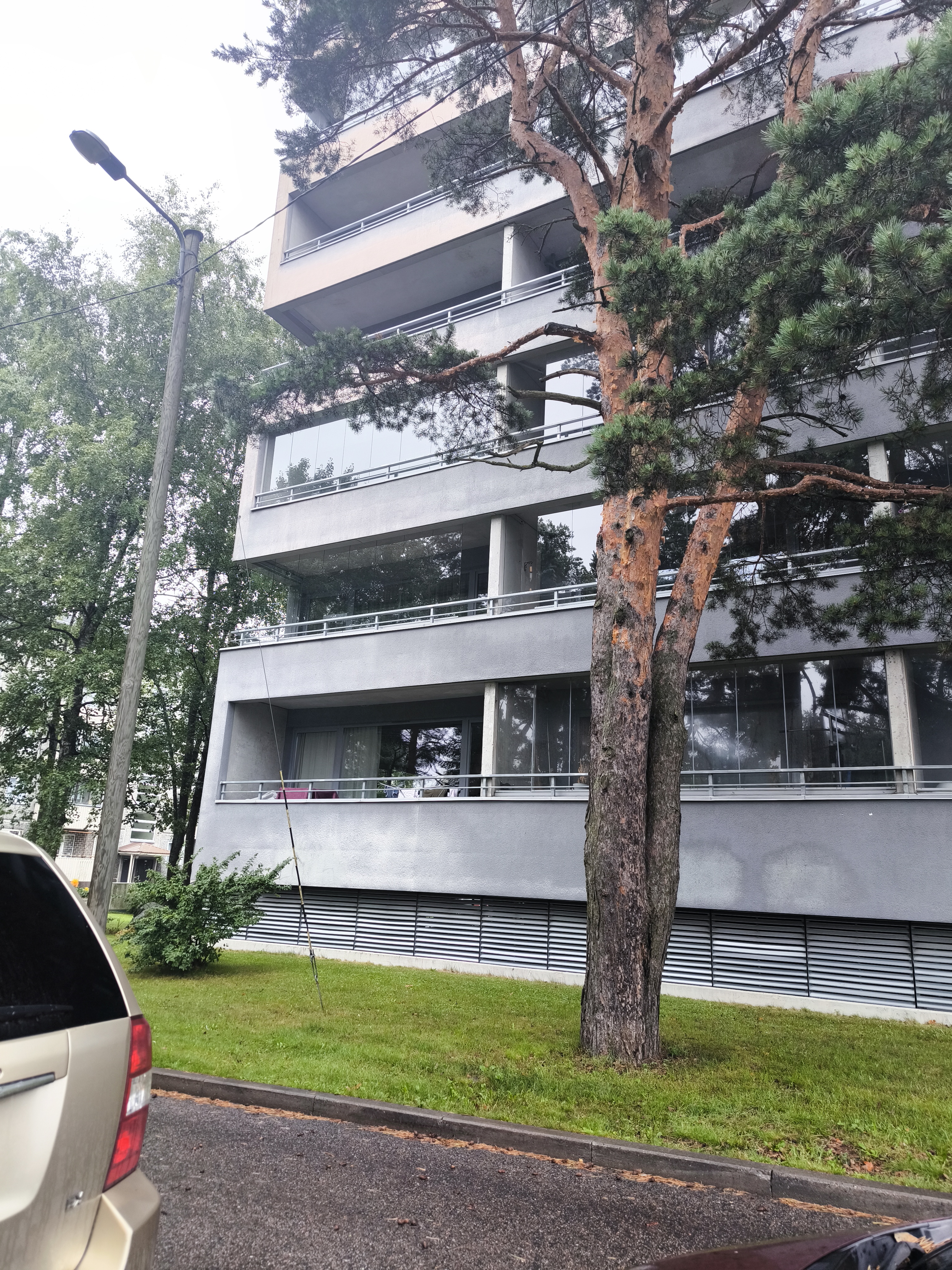 Kortermaja rõduklaaside üldvaade
